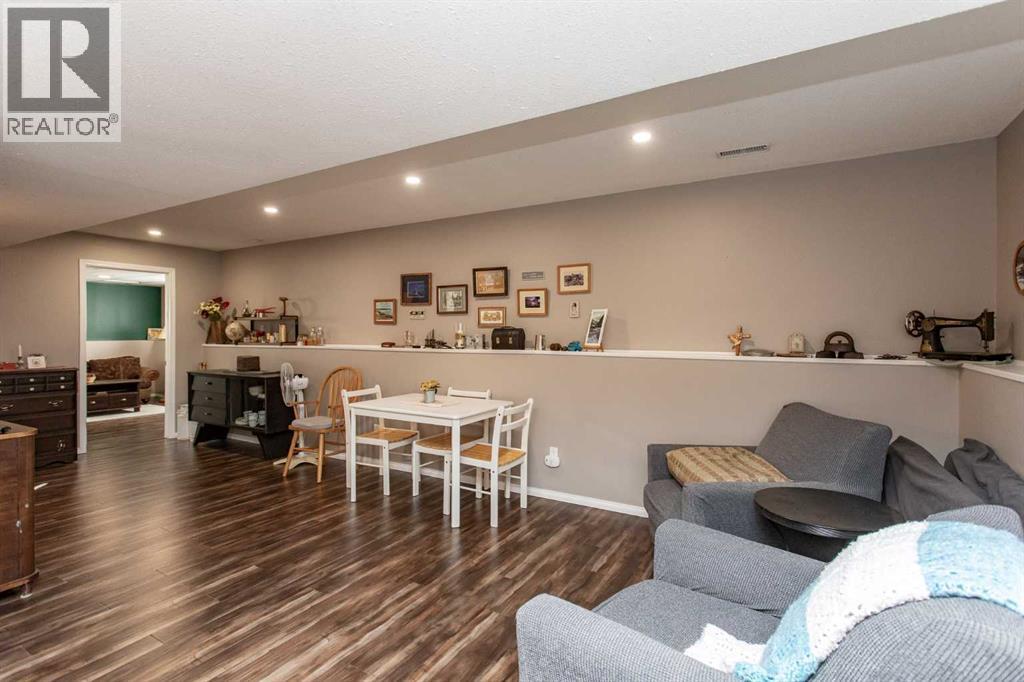 5724 55 Avenue Property Photo 19