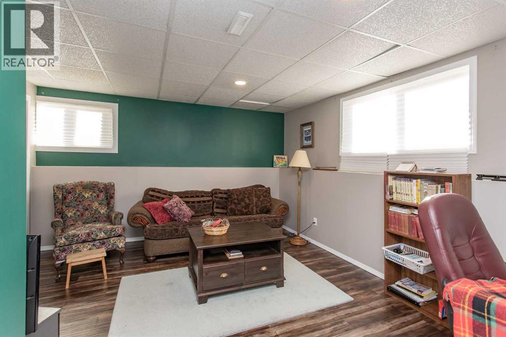 5724 55 Avenue Property Photo 21