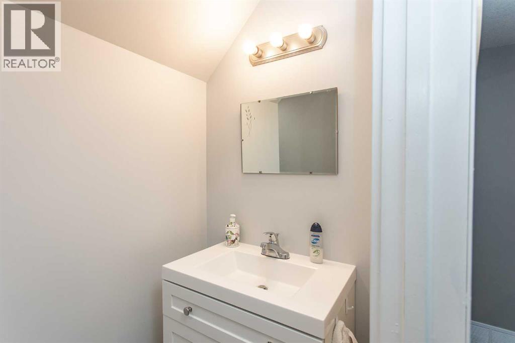 5724 55 Avenue Property Photo 23