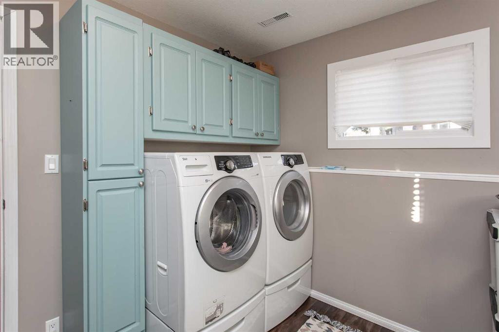 5724 55 Avenue Property Photo 25