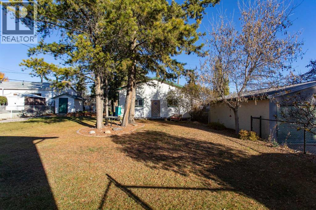 5724 55 Avenue Property Photo 33