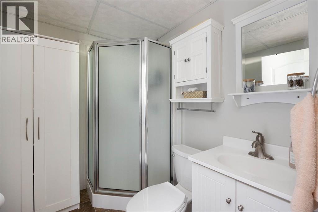 134 Farrell Bay Property Photo 23