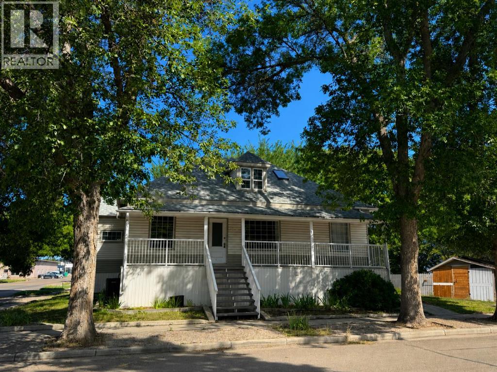 804 8 Street Se Property Photo 1