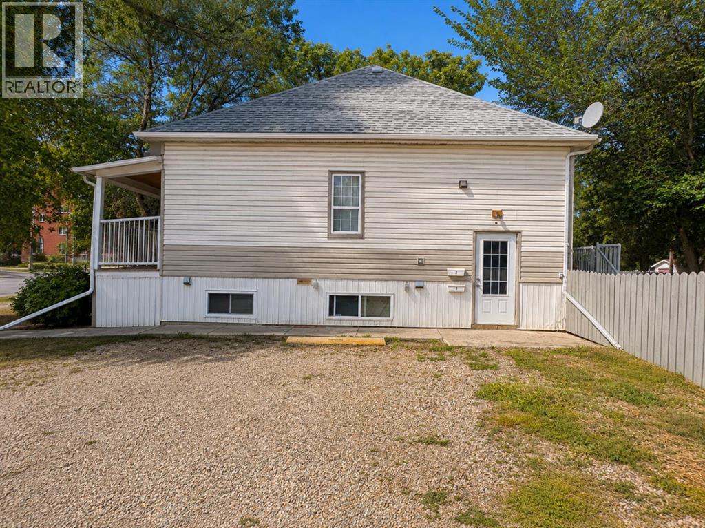 804 8 Street Se Property Photo 3