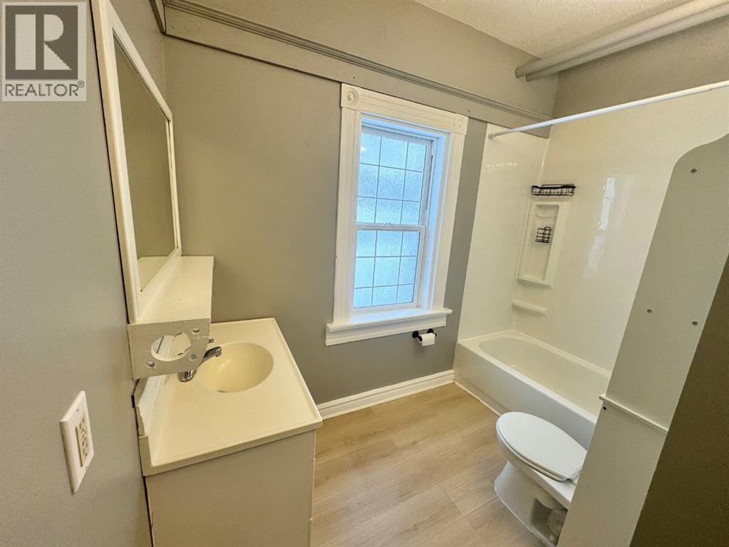 804 8 Street Se Property Photo 9