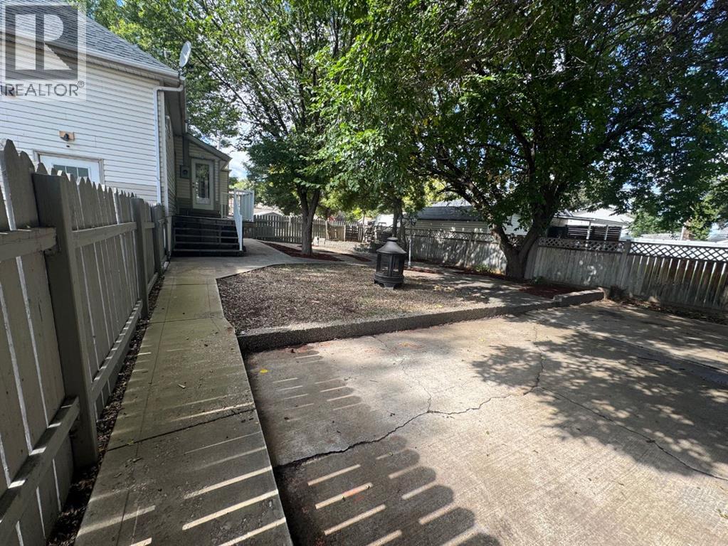804 8 Street Se Property Photo 18