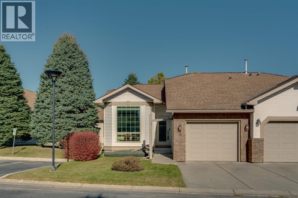 55 Douglas Woods Park Se Property Photo 1