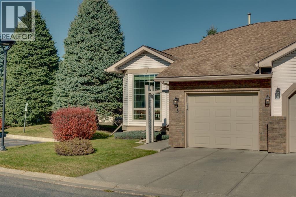 55 Douglas Woods Park Se Property Photo 2