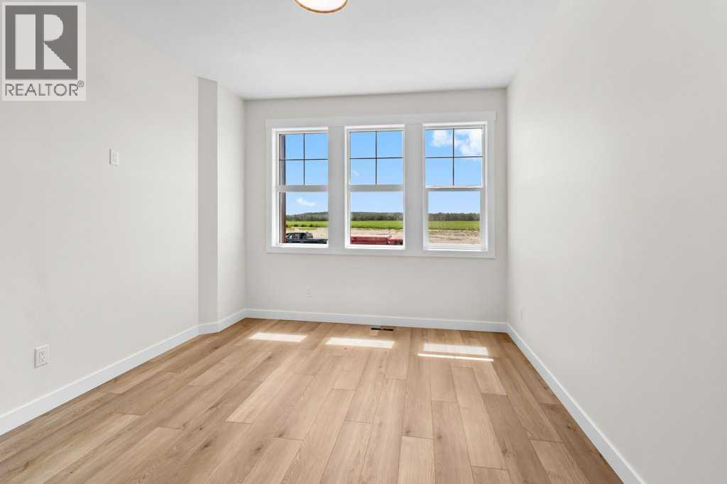 25 Ian Way Property Photo 3