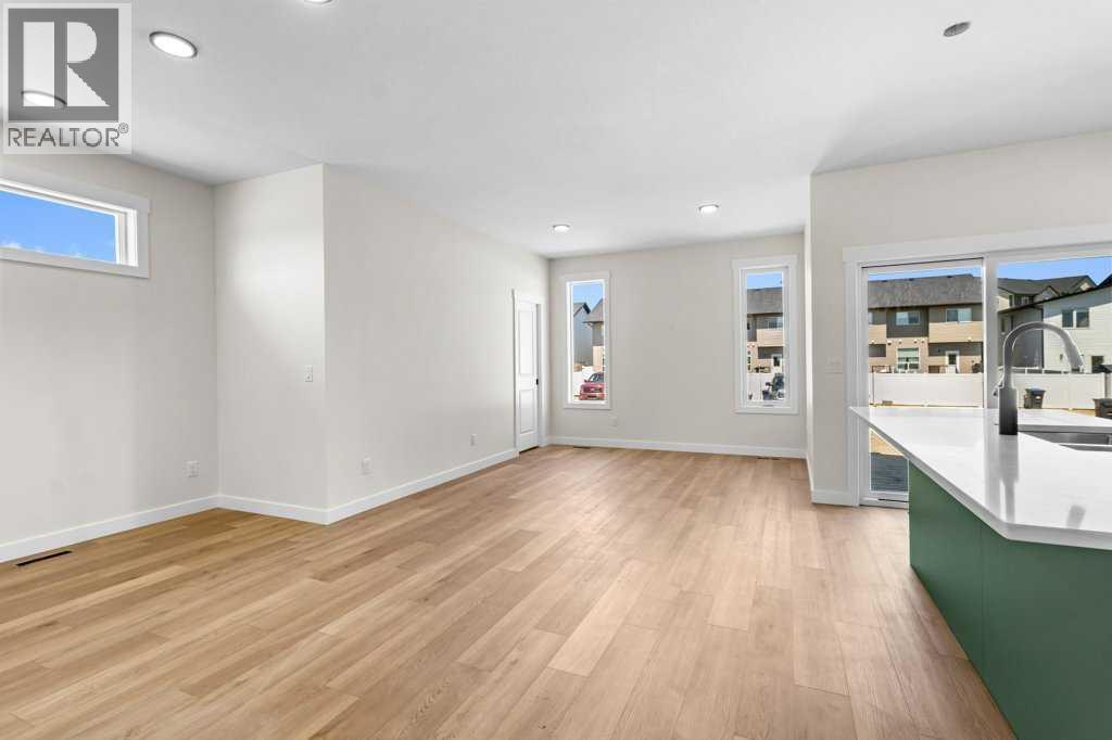 25 Ian Way Property Photo 6