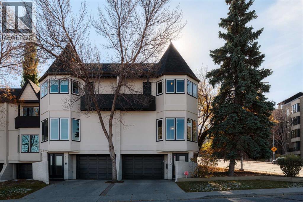 1425 Colborne Crescent Sw Property Photo 3