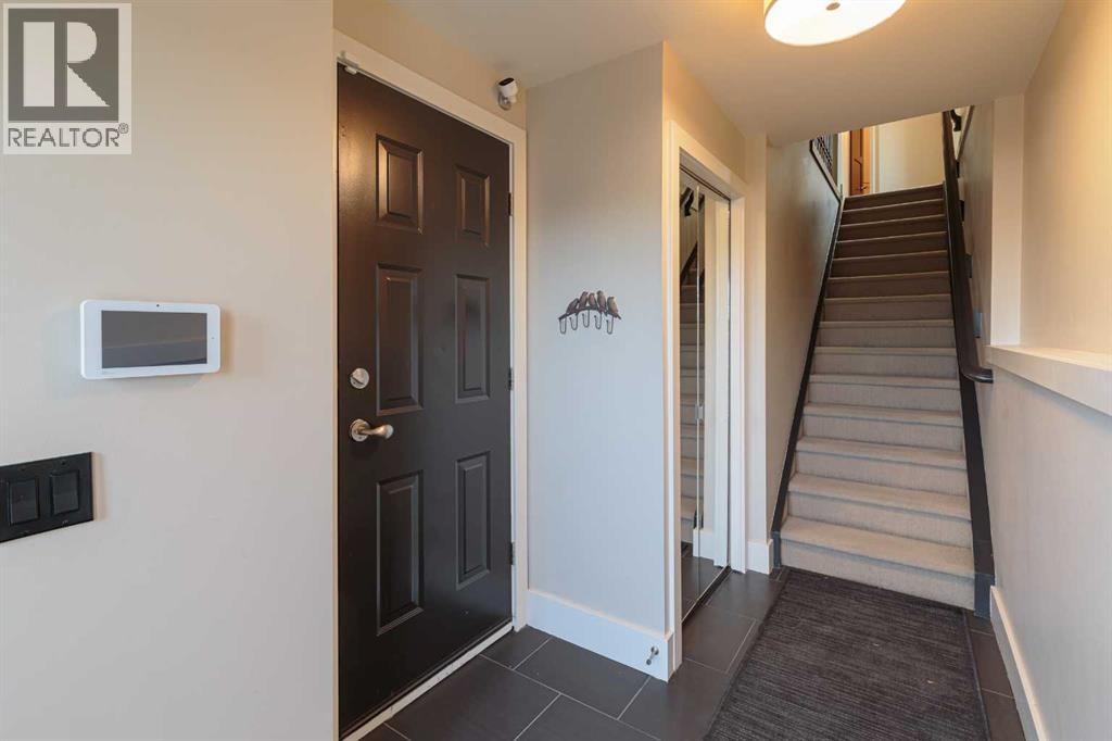 1425 Colborne Crescent Sw Property Photo 7