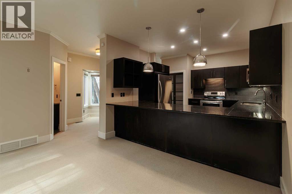 1425 Colborne Crescent Sw Property Photo 8