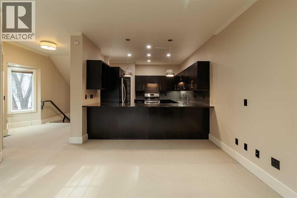 1425 Colborne Crescent Sw Property Photo 9