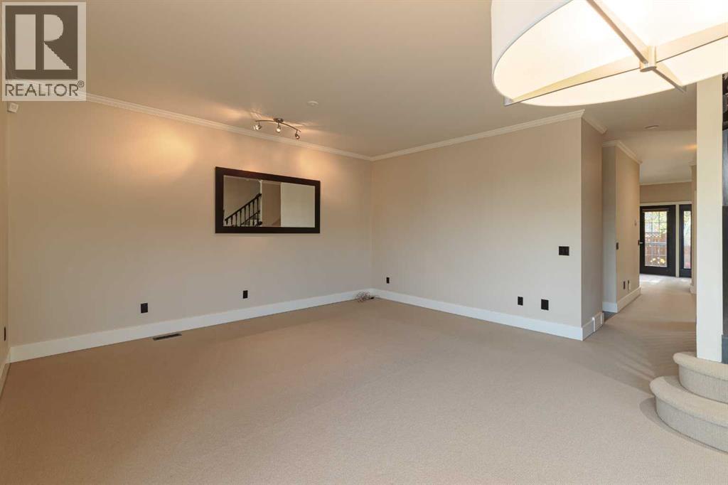 1425 Colborne Crescent Sw Property Photo 17