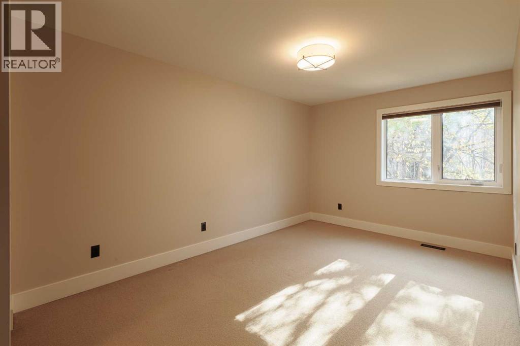 1425 Colborne Crescent Sw Property Photo 30