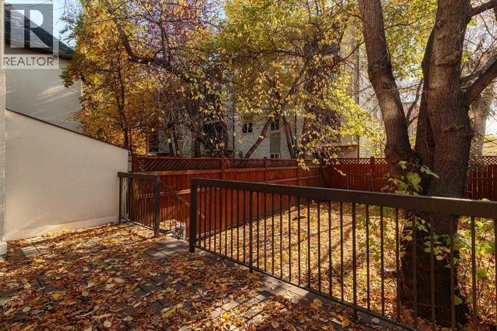 1425 Colborne Crescent Sw Property Photo 37