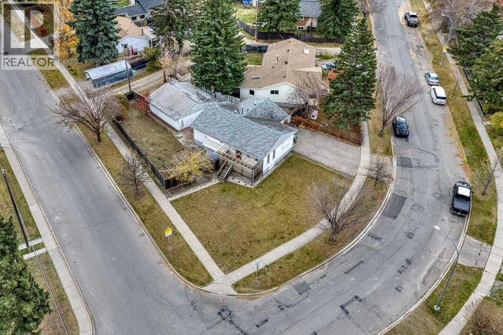 8528 Bowglen Road Nw Property Photo 3