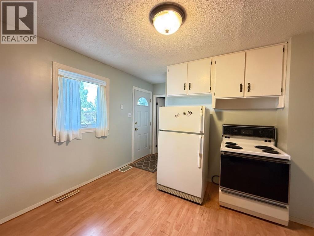 308 3 Street N Property Photo 2