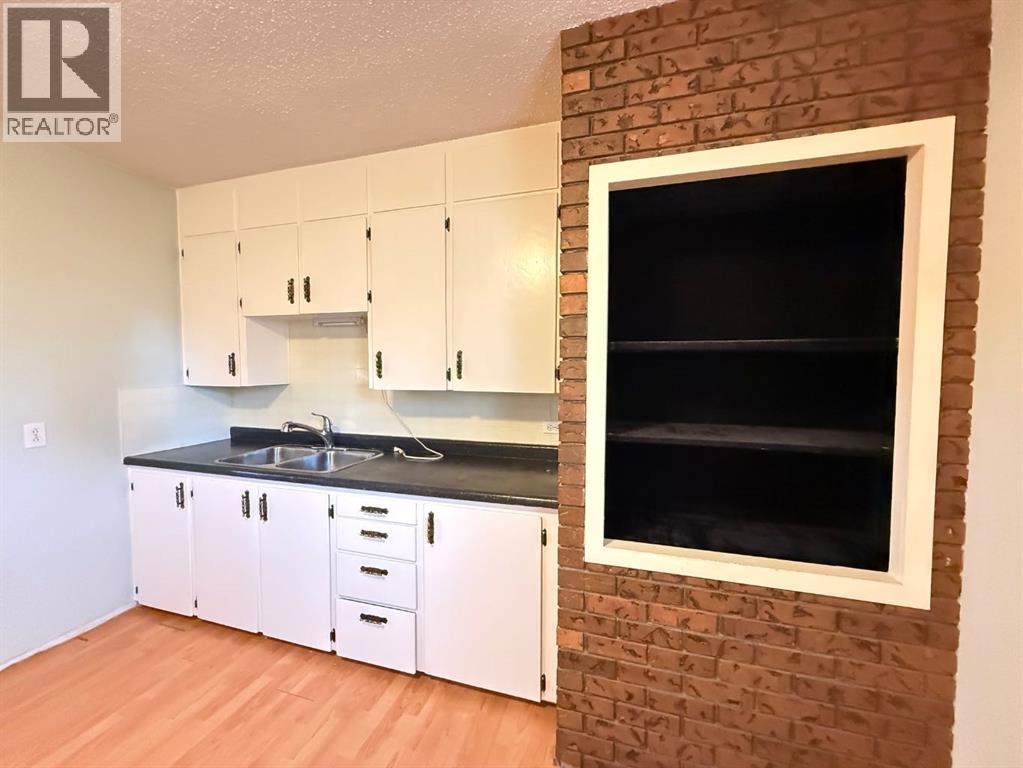 308 3 Street N Property Photo 3