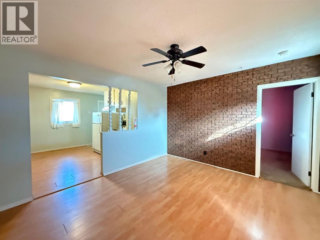 308 3 Street N Property Photo 5