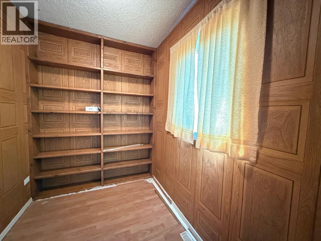 308 3 Street N Property Photo 9