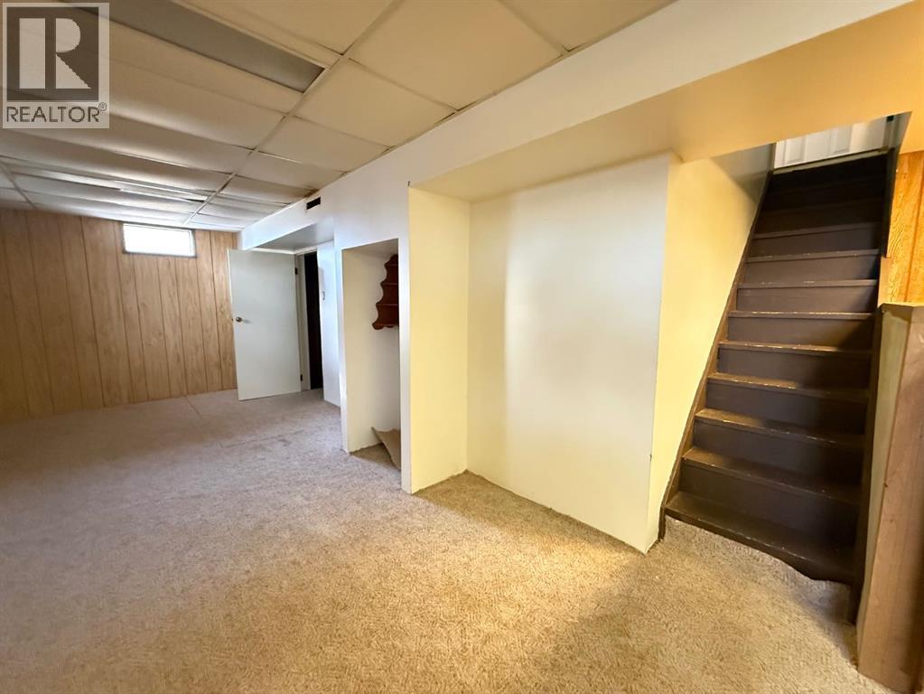 308 3 Street N Property Photo 10