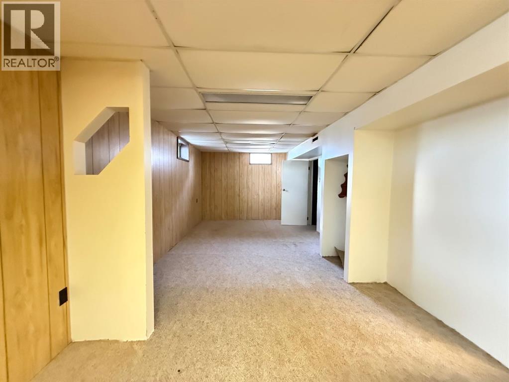 308 3 Street N Property Photo 12