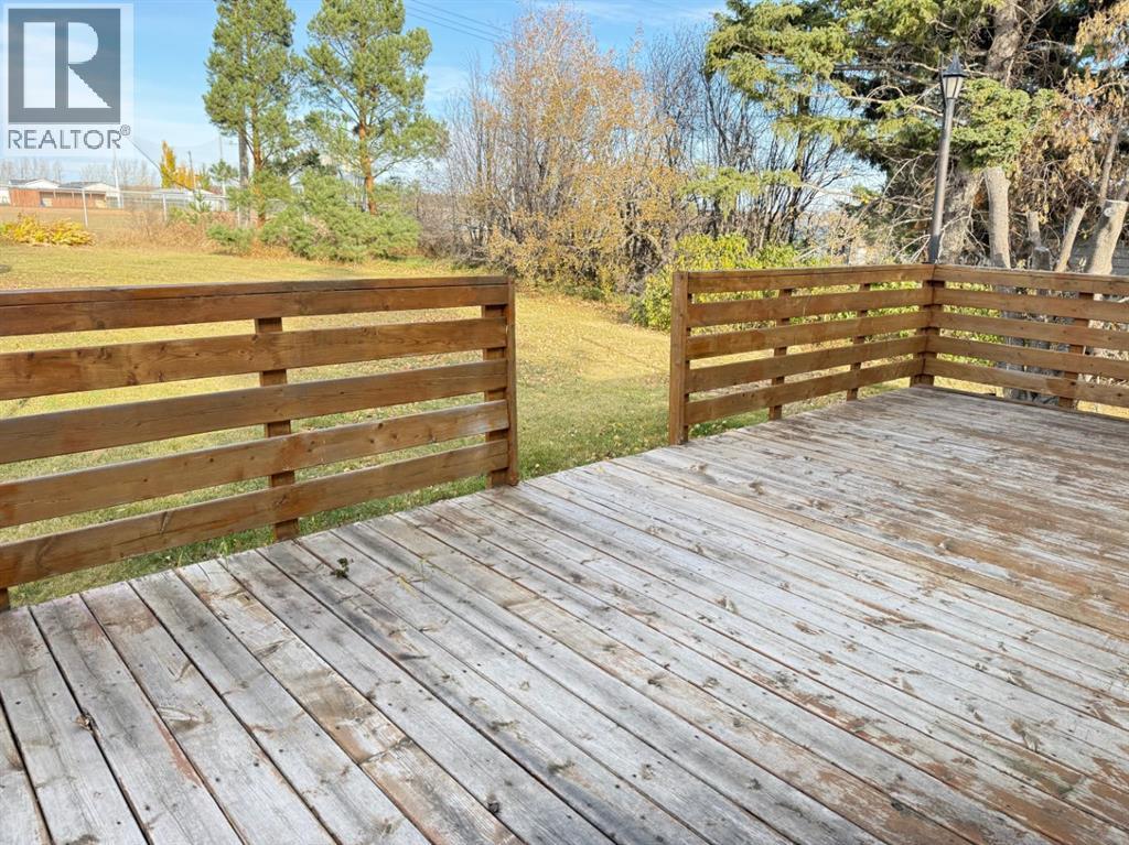 308 3 Street N Property Photo 14