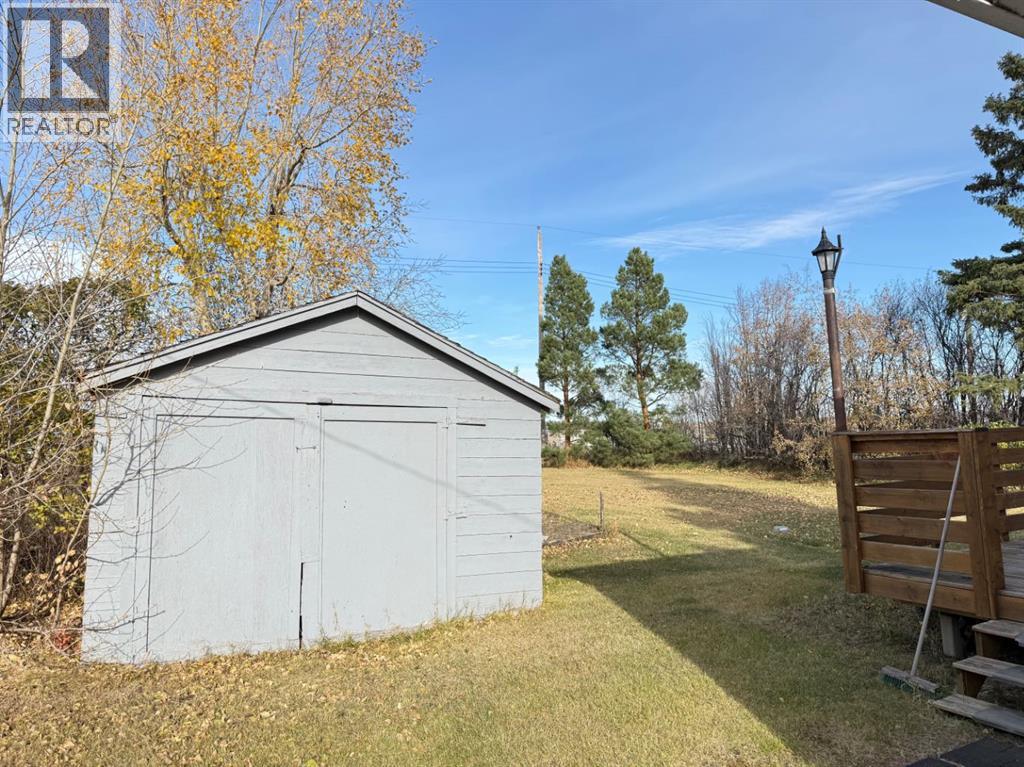 308 3 Street N Property Photo 15