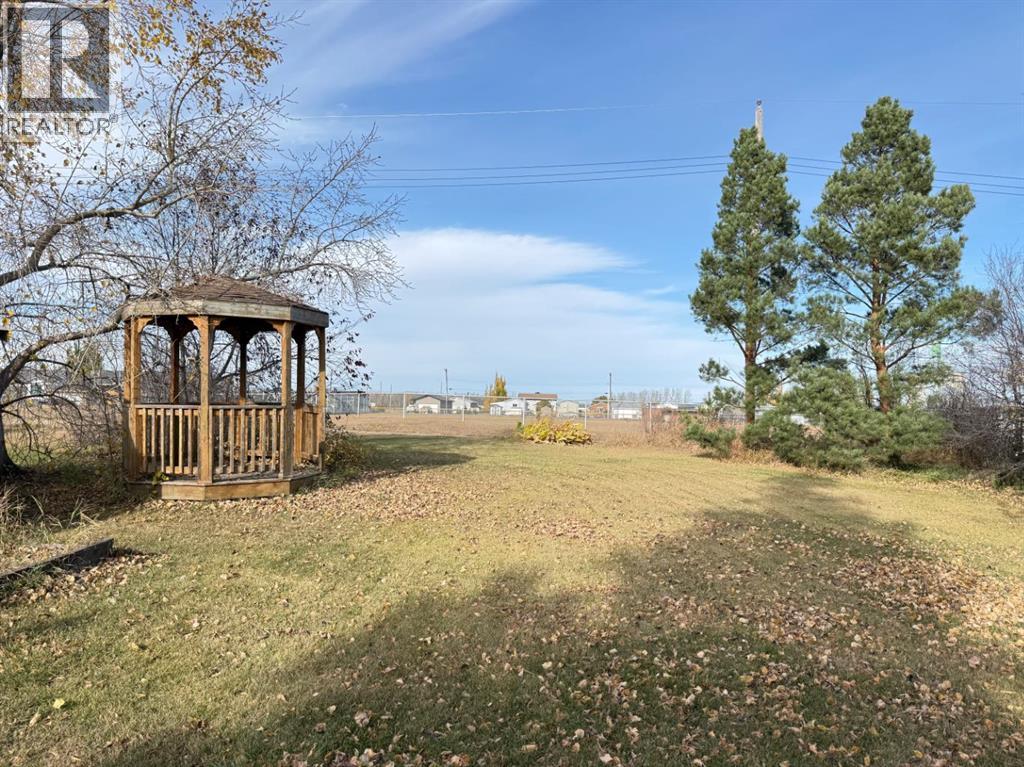 308 3 Street N Property Photo 16
