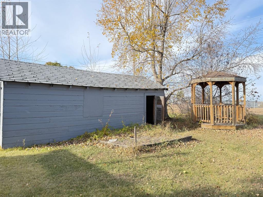 308 3 Street N Property Photo 17
