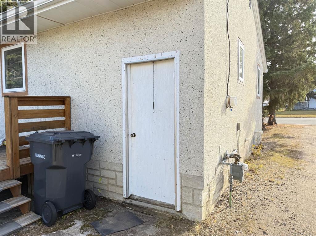 308 3 Street N Property Photo 18