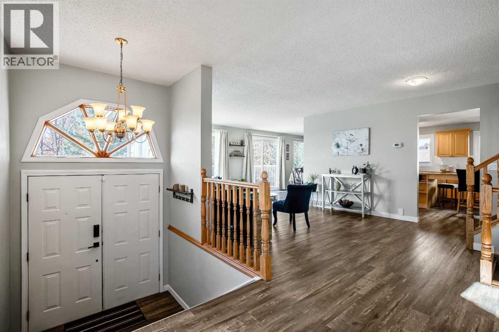71 Strathclair Rise Sw Property Photo 2