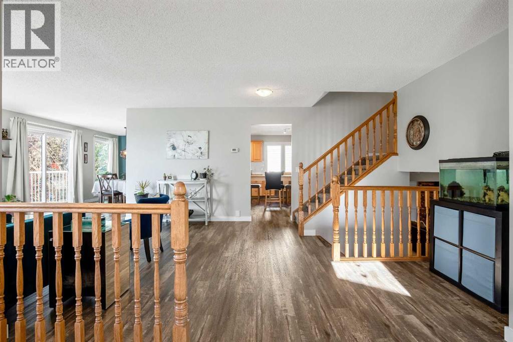 71 Strathclair Rise Sw Property Photo 3