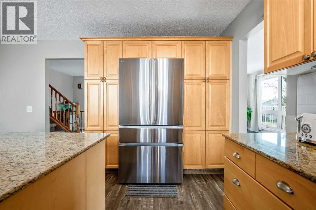 71 Strathclair Rise Sw Property Photo 10