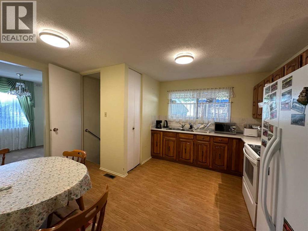 7717 28 Avenue Property Photo 4
