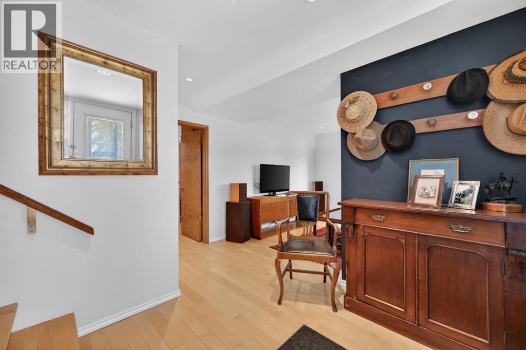 3811 24 Street Nw Property Photo 6