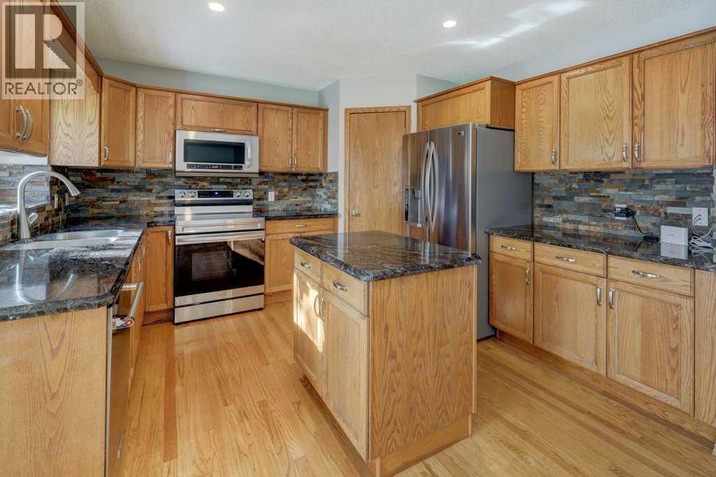 212 Riverview Close Se Property Photo 5