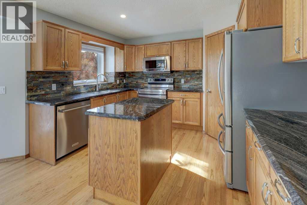 212 Riverview Close Se Property Photo 6