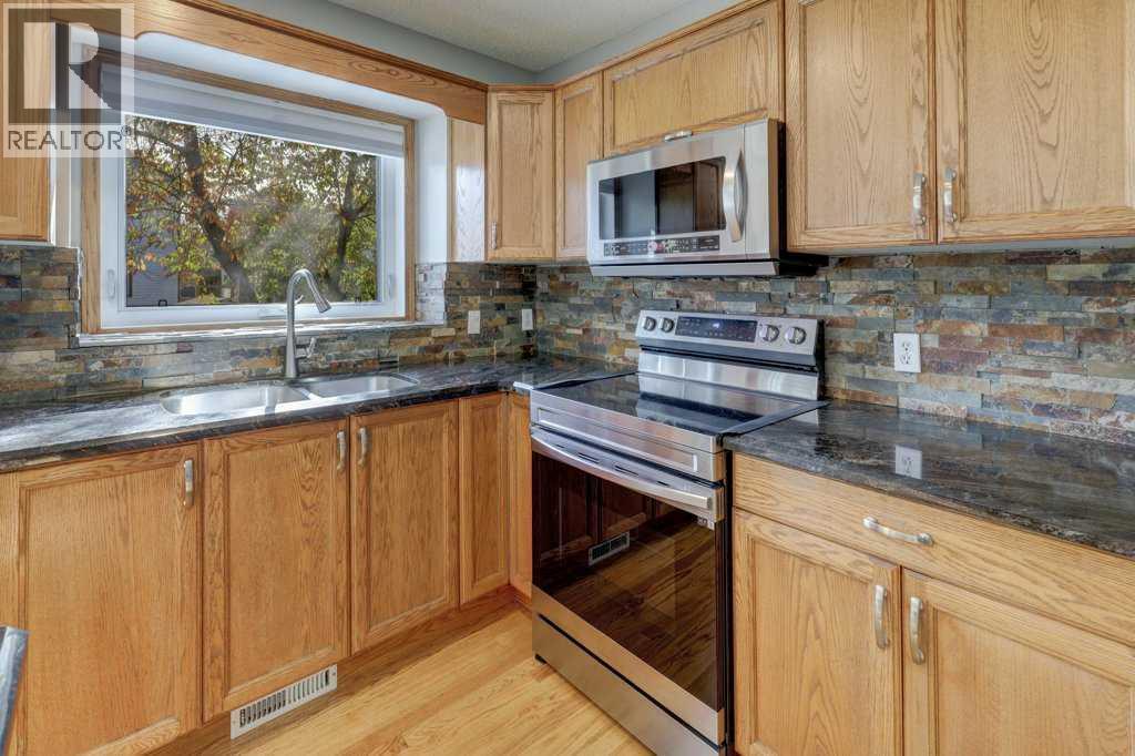 212 Riverview Close Se Property Photo 7