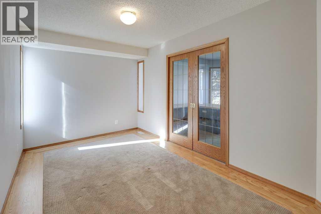 212 Riverview Close Se Property Photo 11
