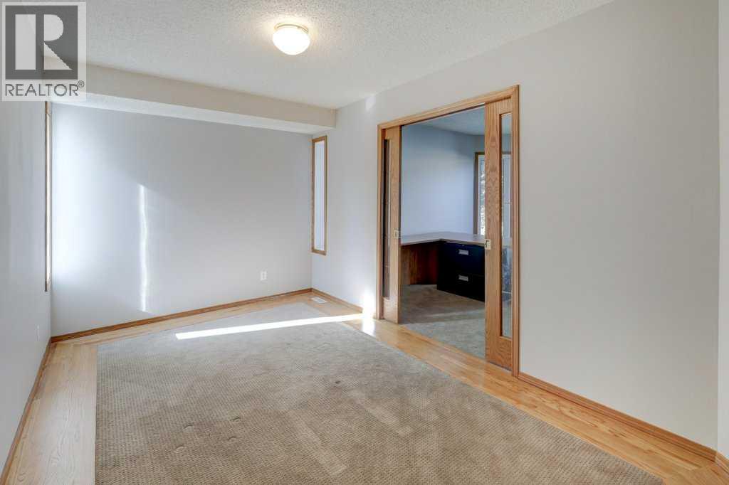 212 Riverview Close Se Property Photo 12