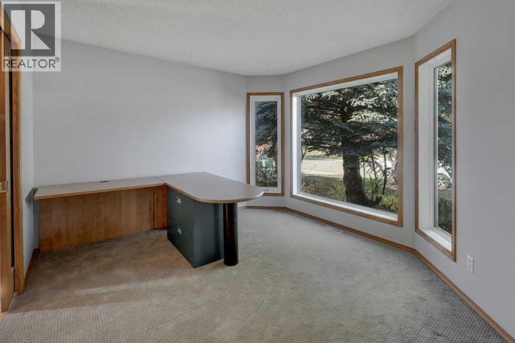 212 Riverview Close Se Property Photo 13