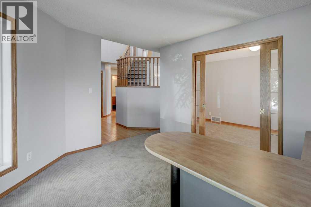 212 Riverview Close Se Property Photo 14