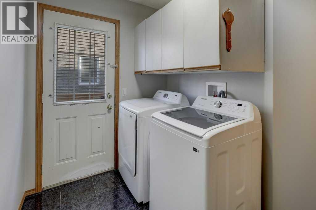 212 Riverview Close Se Property Photo 16
