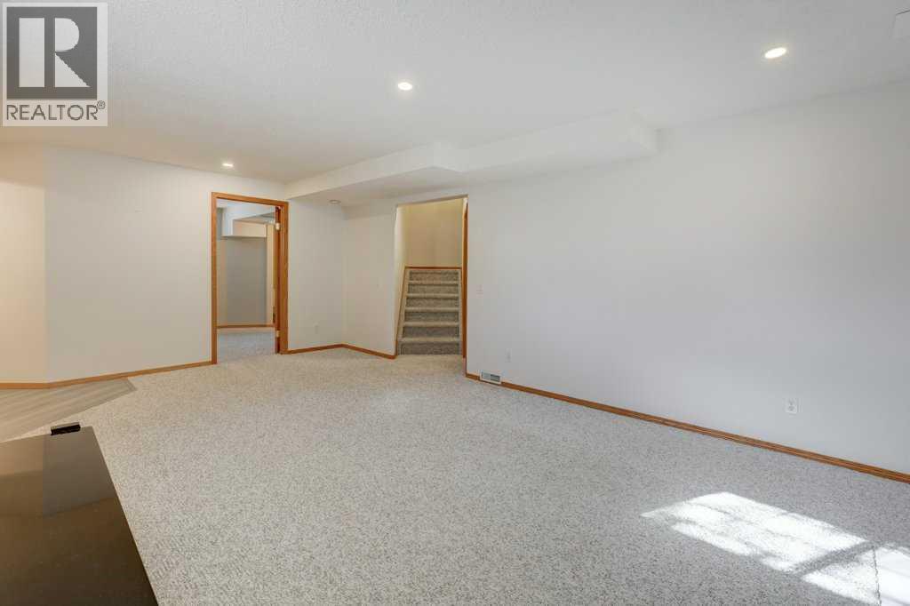 212 Riverview Close Se Property Photo 29