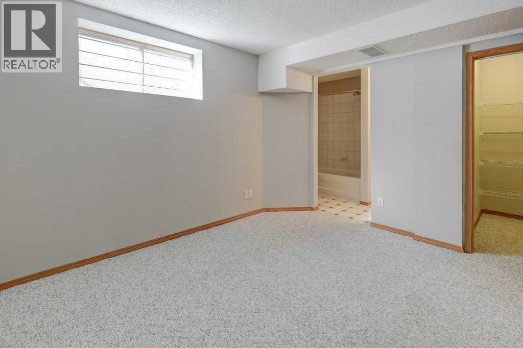 212 Riverview Close Se Property Photo 30