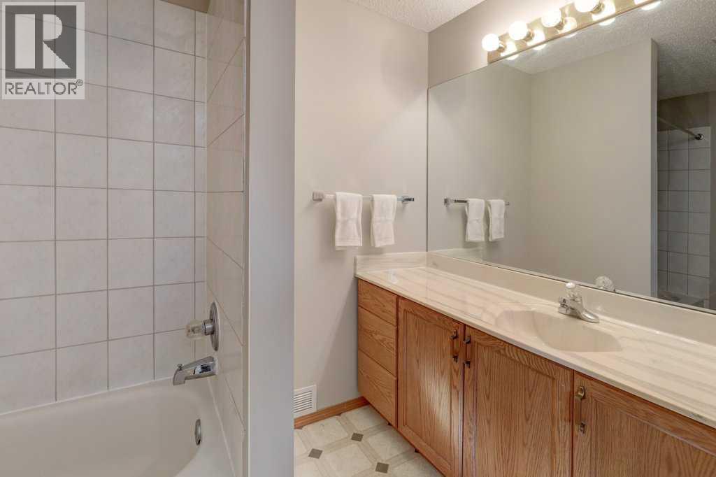 212 Riverview Close Se Property Photo 31