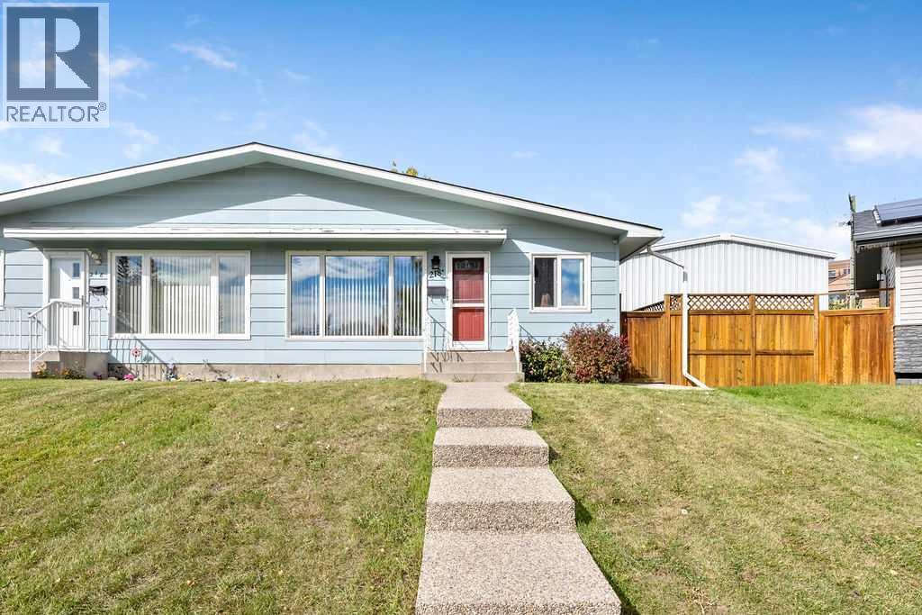 218a Allan Crescent Se Property Photo 1